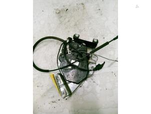 Gebruikte Slotmechaniek Achterklep Volkswagen Caddy III (2KA,2KH,2CA,2CH) 1.9 TDI Prijs € 34,94 Margeregeling aangeboden door Smeets Autos Venlo