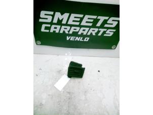 Gebruikte Luchtrooster Dashboard Kia Picanto (TA) 1.0 12V Prijs € 9,94 Margeregeling aangeboden door Smeets Autos Venlo