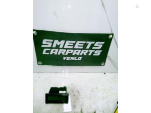 Gebruikte Display Interieur Volvo S40 (MS) 2.4i 20V Prijs € 9,94 Margeregeling aangeboden door Smeets Autos Venlo