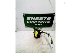 Gebruikte Pomp Airco Mazda Premacy 1.8 16V Prijs € 39,94 Margeregeling aangeboden door Smeets Autos Venlo