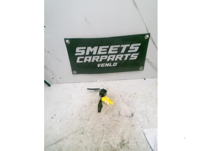 Gebruikte Pinker Schakelaar Chevrolet Aveo (250) 1.2 16V Prijs € 14,94 Margeregeling aangeboden door Smeets Autos Venlo