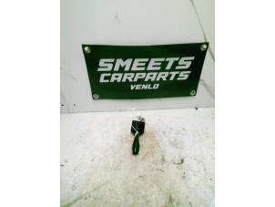 Gebruikte Knipperlicht Schakelaar Dacia Sandero Prijs € 24,99 Margeregeling aangeboden door Smeets Autos Venlo