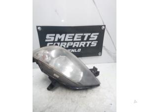 Gebruikte Koplamp links Mazda 2 (NB/NC/ND/NE) 1.4 16V Prijs € 49,99 Margeregeling aangeboden door Smeets Autos Venlo