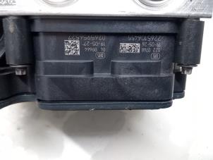 Gebruikte ABS Pomp Renault Clio IV (5R) 0.9 Energy TCE 90 12V Prijs € 24,94 Margeregeling aangeboden door Smeets Autos Venlo