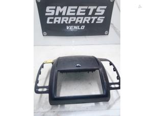 Gebruikte Opbergvak Nissan Note (E11) 1.4 16V Prijs € 19,94 Margeregeling aangeboden door Smeets Autos Venlo