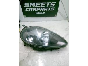 Gebruikte Koplamp rechts Fiat Punto Evo (199) 1.3 JTD Multijet 85 16V Euro 5 Prijs € 99,94 Margeregeling aangeboden door Smeets Autos Venlo