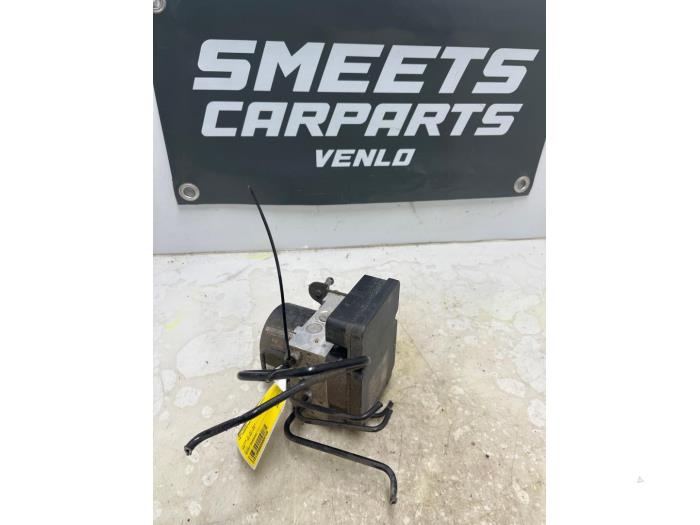 Gebruikte ABS Pomp Volkswagen Transporter T5 1.9 TDi Prijs € 79,94 Margeregeling aangeboden door Smeets Autos Venlo