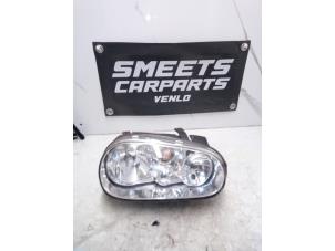 Gebruikte Koplamp rechts Volkswagen Golf IV Variant (1J5) 2.0 Prijs € 39,99 Margeregeling aangeboden door Smeets Autos Venlo