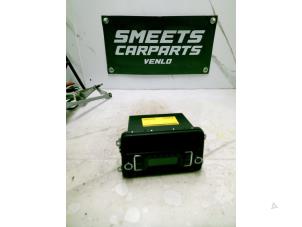 Gebruikte Radio Volkswagen Caddy III (2KA,2KH,2CA,2CH) 1.6 TDI 16V Prijs € 49,99 Margeregeling aangeboden door Smeets Autos Venlo