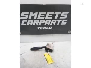 Gebruikte Pinker Schakelaar Toyota Yaris (P1) 1.3 16V VVT-i Prijs € 24,99 Margeregeling aangeboden door Smeets Autos Venlo