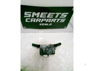 Gebruikte Licht + Raw Schakelaar Opel Zafira (M75) 2.2 16V Direct Ecotec Prijs € 24,94 Margeregeling aangeboden door Smeets Autos Venlo