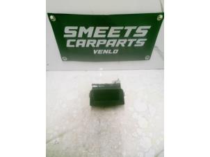 Gebruikte Navigatie Display Opel Zafira (M75) 2.2 16V Direct Ecotec Prijs € 39,94 Margeregeling aangeboden door Smeets Autos Venlo