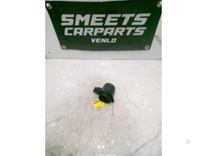 Gebruikte Luchtmassameter Volkswagen Caddy III (2KA,2KH,2CA,2CH) 1.9 TDI Prijs € 4,94 Margeregeling aangeboden door Smeets Autos Venlo