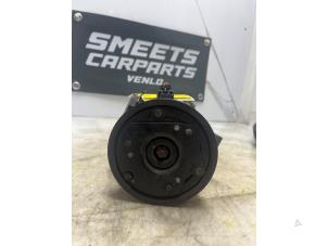 Gebruikte Pomp Airco Renault Laguna II (BG) 1.6 16V Prijs € 57,94 Margeregeling aangeboden door Smeets Autos Venlo