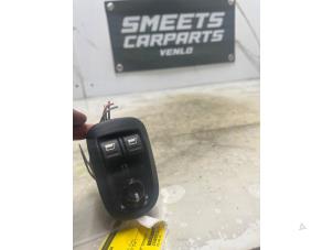 Gebruikte Ruit schakelaar elektrisch Peugeot 206 (2A/C/H/J/S) 1.4 XR,XS,XT,Gentry Prijs € 4,94 Margeregeling aangeboden door Smeets Autos Venlo