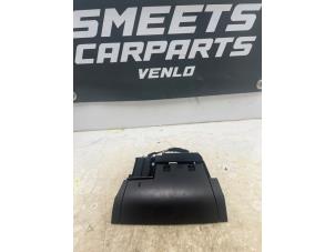 Gebruikte Asbak voor Saab 9-3 II Sport Sedan (YS3F) 1.8t 16V Prijs € 19,94 Margeregeling aangeboden door Smeets Autos Venlo