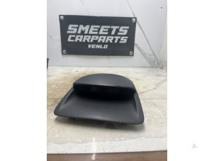 Gebruikte Display Interieur Renault Clio III (BR/CR) 1.4 16V Prijs € 9,94 Margeregeling aangeboden door Smeets Autos Venlo