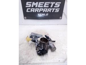 Gebruikte Gasklephuis Opel Omega B Caravan (21/22/23) 2.2 16V Prijs € 24,94 Margeregeling aangeboden door Smeets Autos Venlo