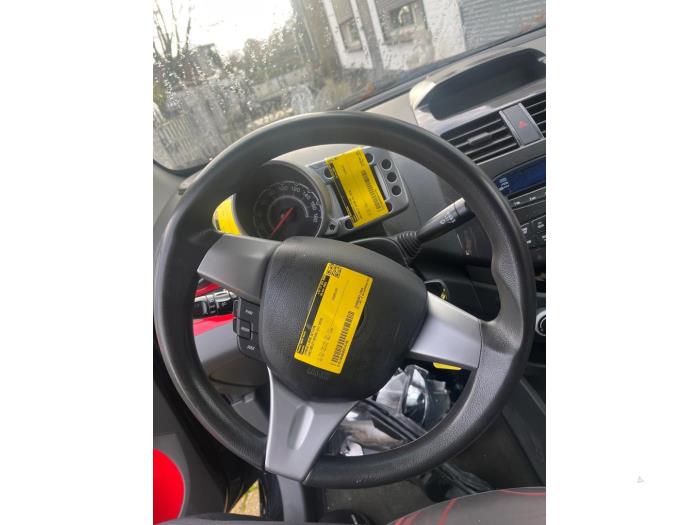Stuurwiel van een Chevrolet Spark (M300) 1.2 16V 2010