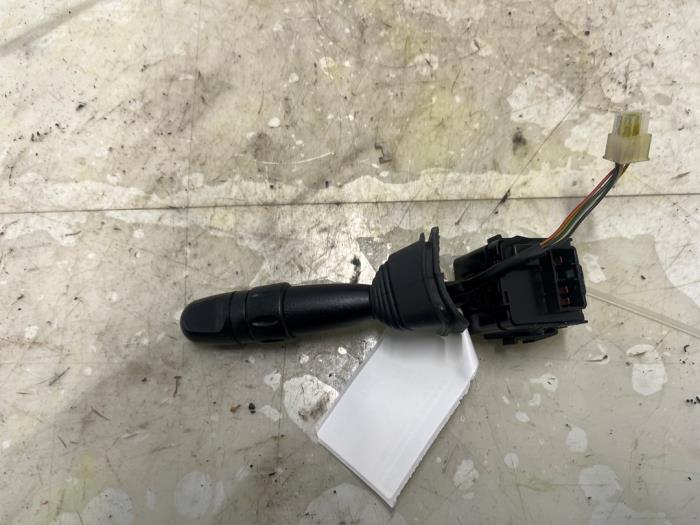 Richtingaanwijzer Schakelaar van een Chevrolet Spark (M300) 1.2 16V 2010