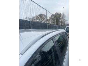 Gebruikte Dakrail links Opel Vectra C Caravan 1.8 16V Prijs € 49,99 Margeregeling aangeboden door Smeets Autos Venlo