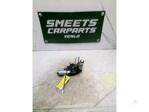 Gebruikte Ruitenwissermotor achter Volkswagen Polo IV (9N1/2/3) 1.2 Prijs € 9,94 Margeregeling aangeboden door Smeets Autos Venlo