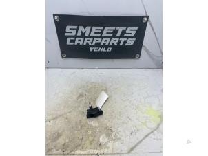 Gebruikte Schakelaar Elektrisch Raam Mitsubishi Space Star (DG) 1.6 16V Prijs € 25,00 Margeregeling aangeboden door Smeets Autos Venlo