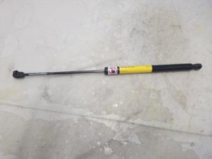 Gebruikte Kofferdekseldemper links-achter Ford B-Max (JK8) 1.0 EcoBoost 12V 100 Prijs € 19,98 Margeregeling aangeboden door Smeets Autos Venlo