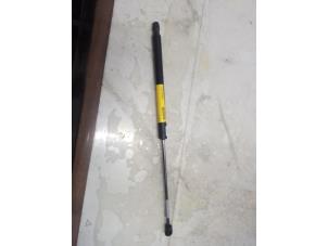 Gebruikte Kofferdekseldemper rechts-achter Ford B-Max (JK8) 1.0 EcoBoost 12V 100 Prijs € 19,98 Margeregeling aangeboden door Smeets Autos Venlo