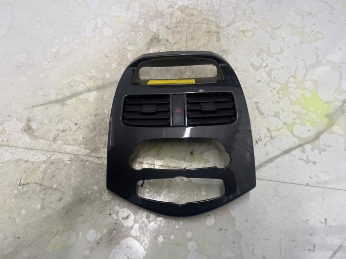 Luchtrooster Dashboard van een Chevrolet Spark (M300) 1.2 16V 2010