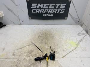 Gebruikte Knipperlicht Schakelaar Chevrolet Spark (M300) 1.2 16V Prijs € 14,99 Margeregeling aangeboden door Smeets Autos Venlo