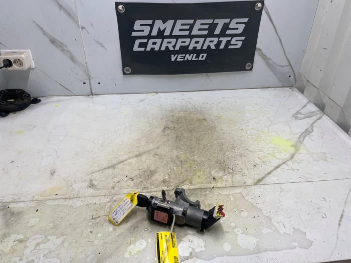 Kontaktslot+Sleutel van een Chevrolet Spark (M300) 1.2 16V 2010