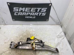 Gebruikte Ruitenwismotor + Mechaniek Mercedes S (W126) 380 SE,SEL Prijs € 125,00 Margeregeling aangeboden door Smeets Autos Venlo