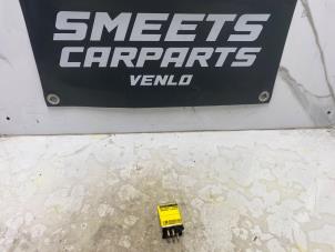 Gebruikte Achterruit verwarmings relais Mercedes S (W126) 380 SE,SEL Prijs € 30,00 Margeregeling aangeboden door Smeets Autos Venlo