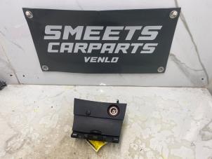 Gebruikte Asbak voor Mazda 3 (BK12) 1.6i 16V Prijs € 14,99 Margeregeling aangeboden door Smeets Autos Venlo