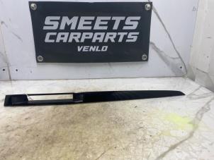 Gebruikte Dashboard sierlijst Mazda 3 (BK12) 1.6i 16V Prijs € 24,99 Margeregeling aangeboden door Smeets Autos Venlo