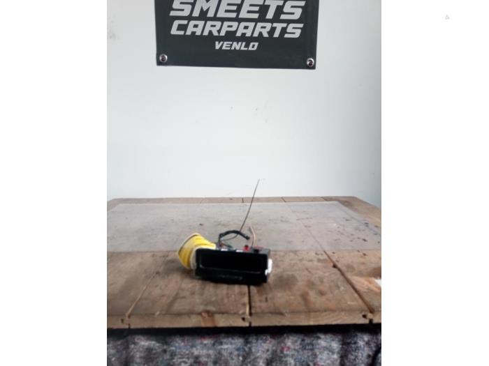 Gebruikte Display Interieur Renault Clio II (BB/CB) 1.2 16V Prijs € 13,99 Margeregeling aangeboden door Smeets Autos Venlo
