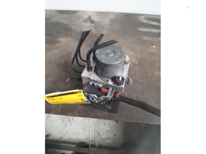 Gebruikte ABS Pomp Kia Venga 1.4 CVVT 16V Prijs € 75,00 Margeregeling aangeboden door Smeets Autos Venlo