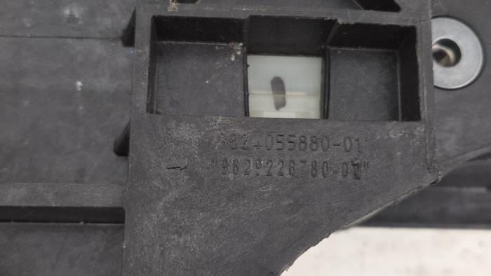 Gebruikte Frontbalk Opel Corsa Prijs € 80,50 Margeregeling aangeboden door Bart Ebben