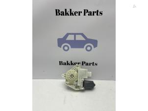 Gebruikte Motor electrisch raam BMW 7 serie (G11/12) 740e,Le Prijs € 40,00 Margeregeling aangeboden door Bakker Parts