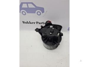 Gebruikte Blower Fiat Grande Punto (199) 1.4 16V Prijs € 40,00 Margeregeling aangeboden door Bakker Parts