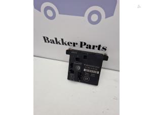 Gebruikte Deur module Mercedes E Combi (S211) 3.2 E-320 CDI 24V Prijs € 20,00 Margeregeling aangeboden door Bakker Parts