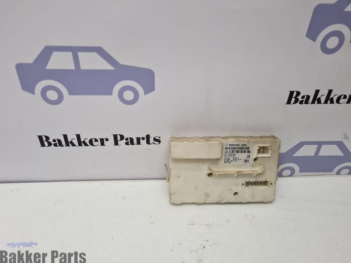 Gebruikte Comfort Module Mercedes E (C207) E-350 CDI V6 24V Prijs € 50,00 Margeregeling aangeboden door Bakker Parts