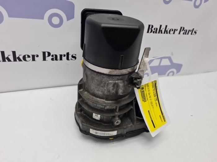 Stuurbekrachtiging Pomp van een Mercedes-Benz ML II (164/4JG) 3.0 ML-300 CDI 4-Matic V6 24V 2010