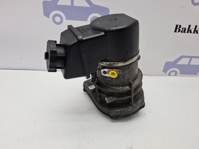 Stuurbekrachtiging Pomp van een Mercedes-Benz ML II (164/4JG) 3.0 ML-300 CDI 4-Matic V6 24V 2010
