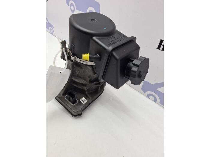 Stuurbekrachtiging Pomp van een Mercedes-Benz ML II (164/4JG) 3.0 ML-300 CDI 4-Matic V6 24V 2010