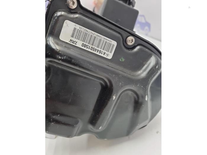 Stuurbekrachtiging Pomp van een Mercedes-Benz ML II (164/4JG) 3.0 ML-300 CDI 4-Matic V6 24V 2010