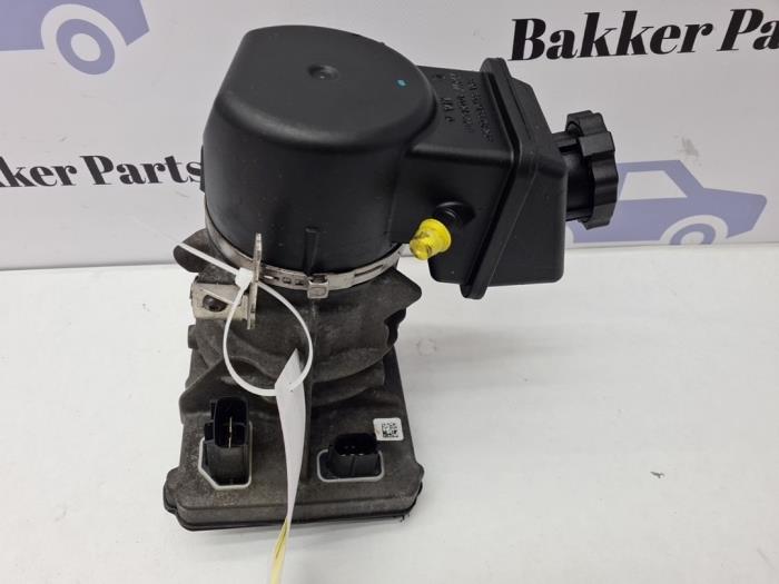 Stuurbekrachtiging Pomp van een Mercedes-Benz ML II (164/4JG) 3.0 ML-300 CDI 4-Matic V6 24V 2010
