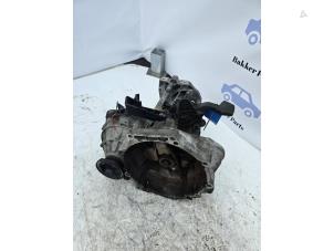 Gebruikte Versnellingsbak Volkswagen Caddy Combi IV 1.6 TDI 16V Prijs € 500,00 Margeregeling aangeboden door Bakker Parts