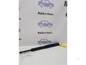 Gebruikte Kofferdekseldemper links-achter BMW 5 serie Touring (F11) 520d 16V Prijs € 40,00 Margeregeling aangeboden door Bakker Parts